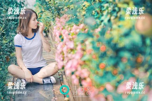 青豆客-汪佩妮 青豆客 - 哎呀,这就是汪佩妮的少女作品集精选,带着点懵懂,带着点梦幻,一切都是那么清新。