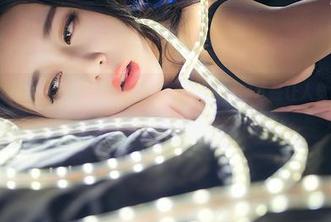 青豆客 – 下载是小事，黄歆苑chobits的原图才是让人觉醒的那双腿。