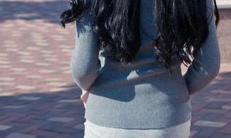 魔镜街拍 – 看！粉裙下的销售大片，婷婷的工作图片带你开启新视界。