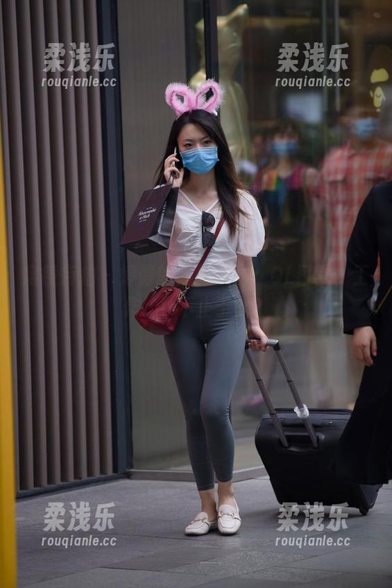 魔镜街拍 - 婷婷的黑丝美图：OL日常，工作but不止于此？