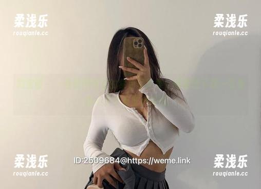 微密圈 - 一看到黑饱宝的紫色写真集，我就想下载…可是内心多少有些小抵触。